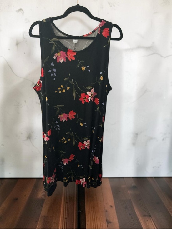 Old Navy Dresses & Skirts - Old Navy Black Sleeveless Midi Dress w/ Red & Pink Floral Print P:23.5” L:42”